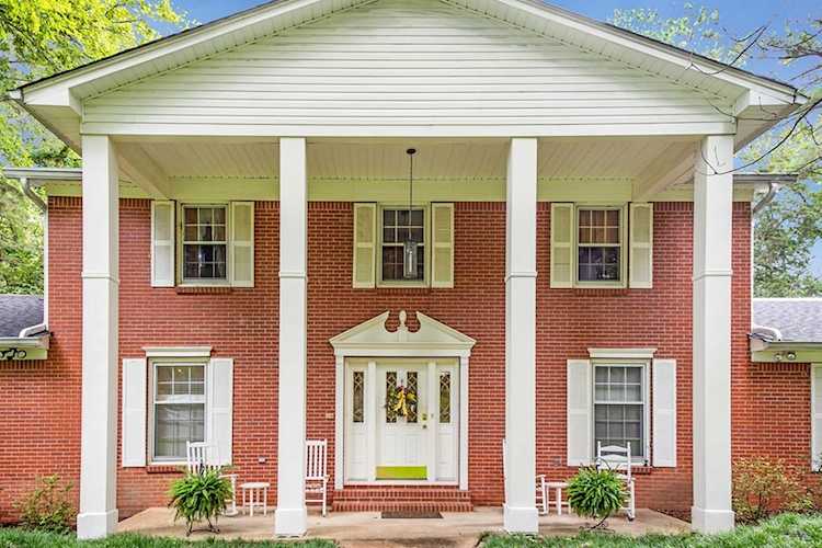 217 Colonial Road Oxford, MS 38655