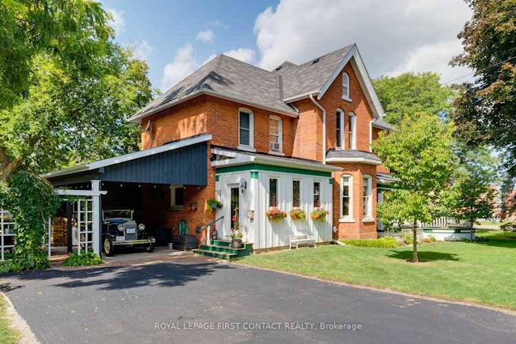 38 Burton Ave Barrie, ON L4N 2R4