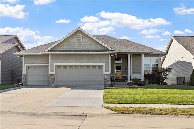208 NE Pinehurst Circle Ankeny, IA 50021
