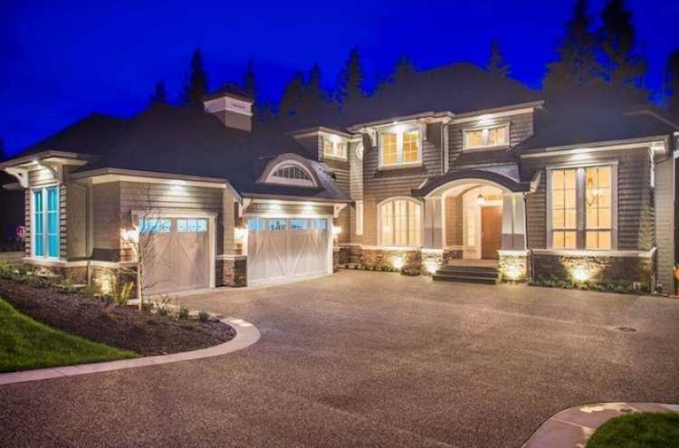 1054 Magnolia Way Anmore, BC V3H 5M6