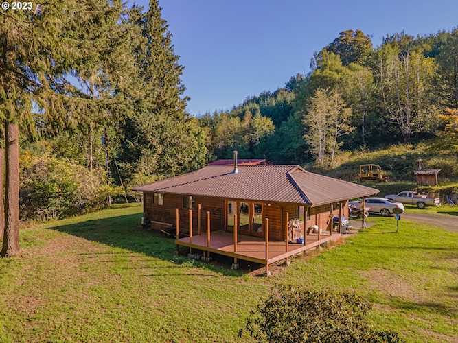 96156 Sitkum LN Myrtle Point, OR 97458