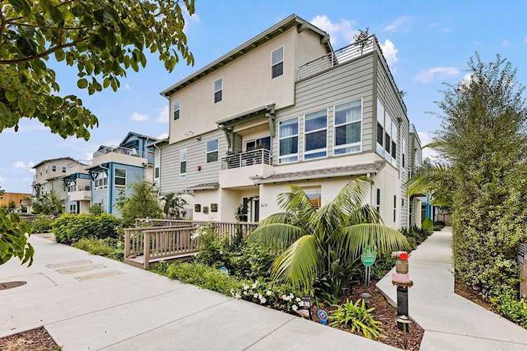 2683 Roosevelt Street Carlsbad, CA 92008
