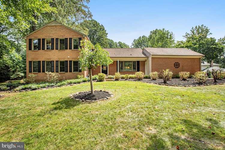 931 Welham Green Rd Great Falls, VA 22066