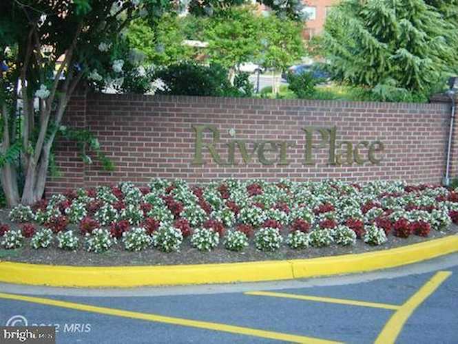 1021 Arlington Blvd #233 For Sale in Arlington Photo 1