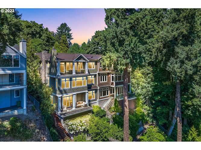 399 Furnace ST Lake Oswego, OR 97034