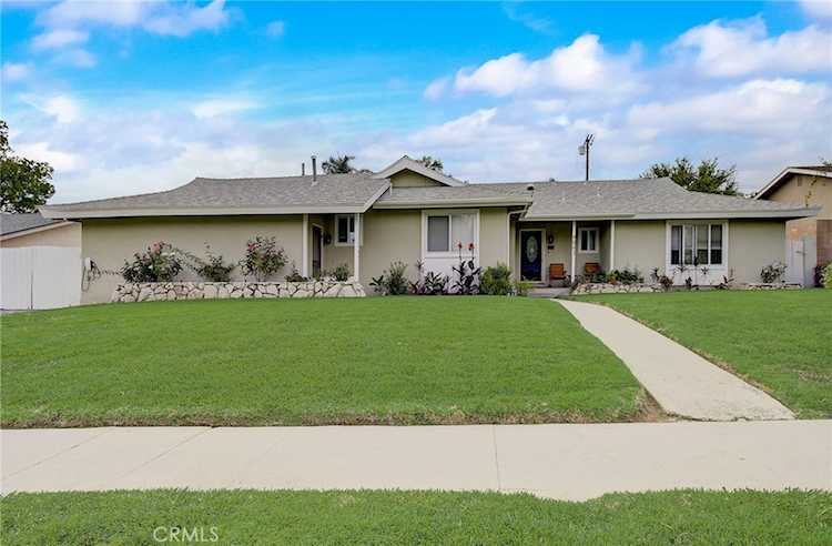 9941 Oak Park Ave Northridge, CA 91325 | MLS SR23177772 Photo 1