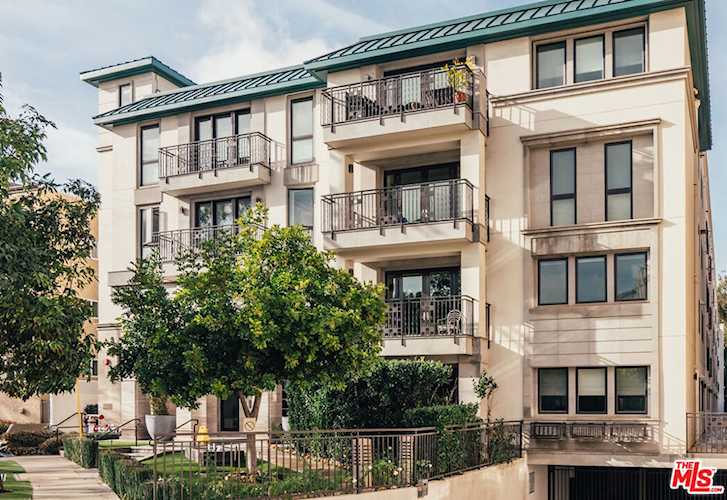 441 S Barrington Ave #204 Los Angeles, CA 90049