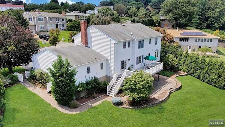 77 Old Orchard Drive Hawthorne, NJ 07506
