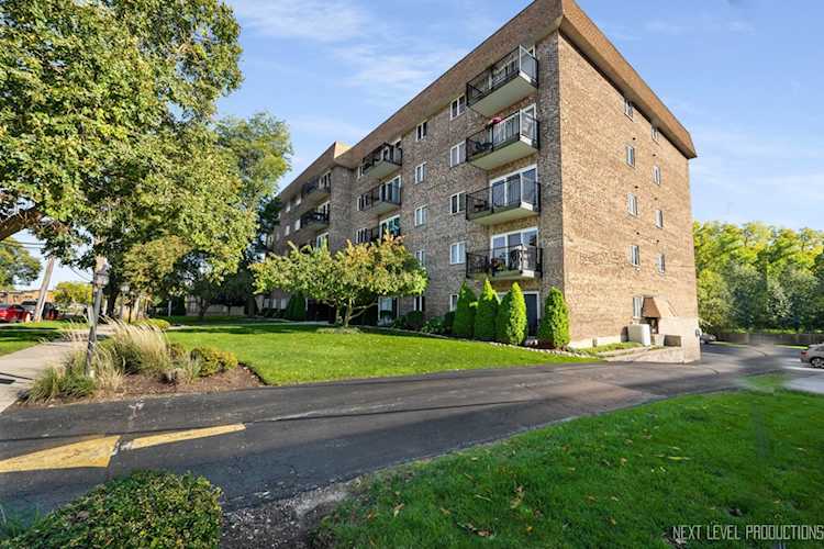 907 Curtiss St #208 Downers Grove, IL 60515