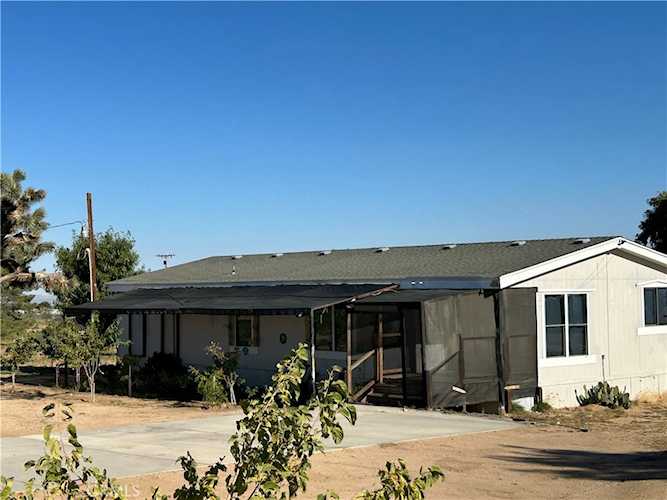 6338 Goss Rd Phelan, CA 92371