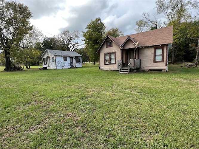 712 E Main Street Fairfield, TX 75840