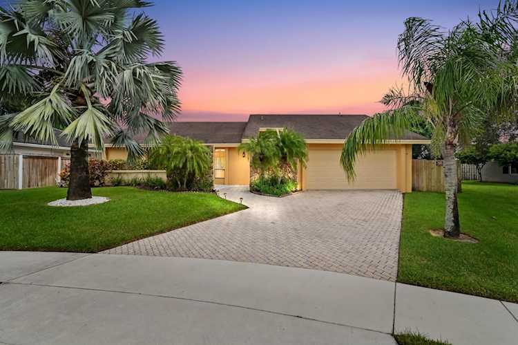 1138 Hickory Trail Wellington, FL 33414