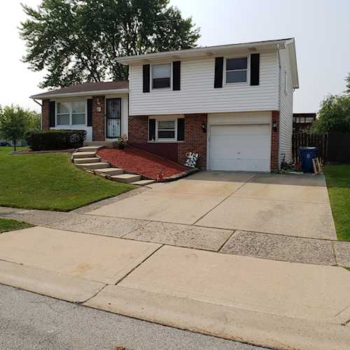 115 W Schubert Ave Glendale Heights, IL 60139