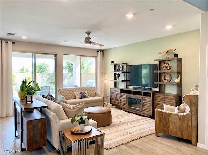 10004 Pine Trail Ave Las Vegas, NV 89166