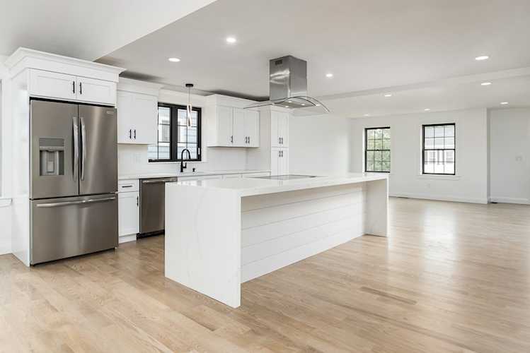 235 N Llewellyn St Lowell, MA 01850