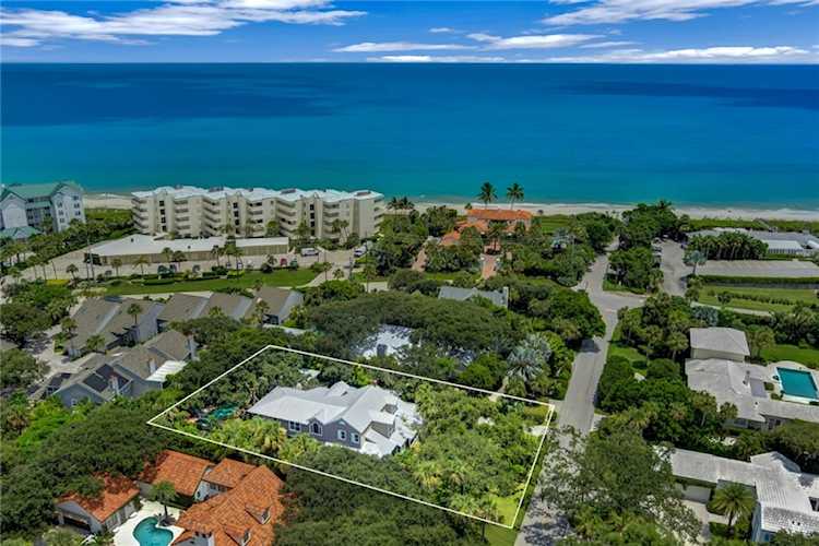 975 Riomar Dr Vero Beach, FL 32963