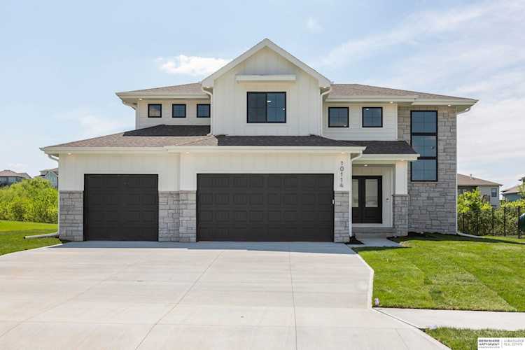 10114 S 103rd St Papillion, NE 68046