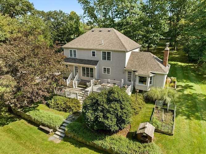 38 Turkey Hill Ln Hingham, MA 02043