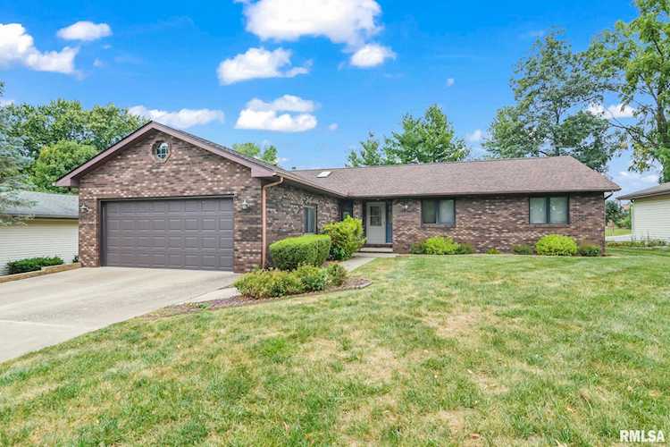 Move-in ready home for sale in Springfield, IL - $215,000 Photo 1
