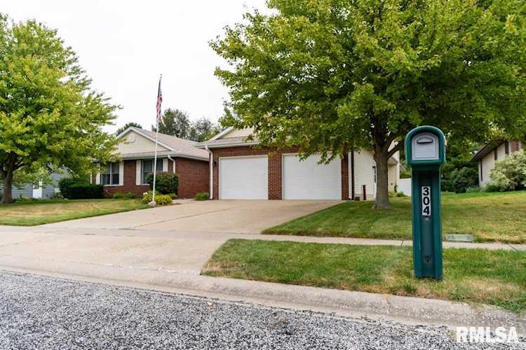 Move-in ready home for sale in Jacksonville, IL - $312,000 Photo 1