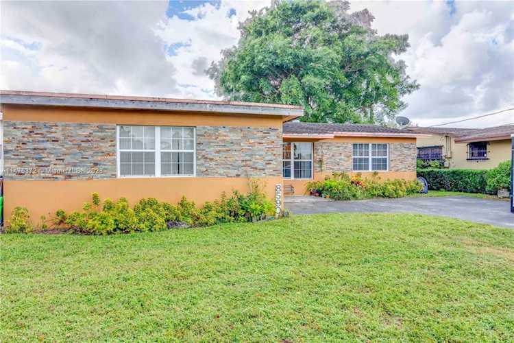 8590 NW 20th Ct Sunrise, FL 33322
