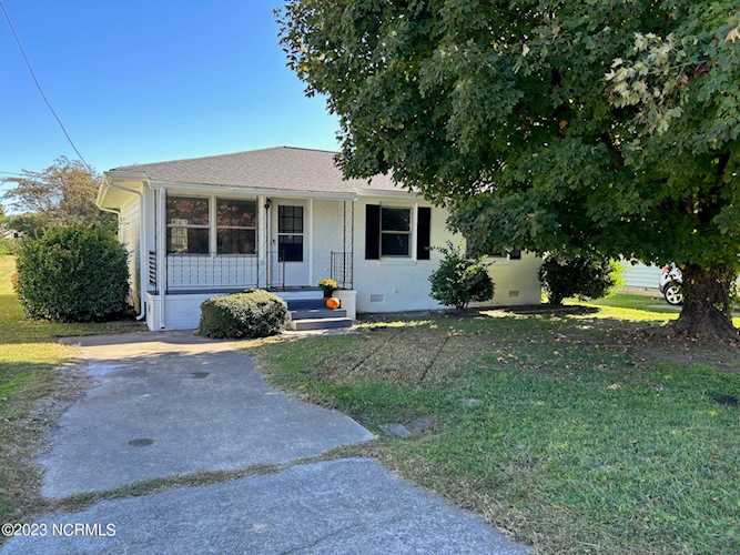 606 Cardwell St Elizabeth City, NC 27909