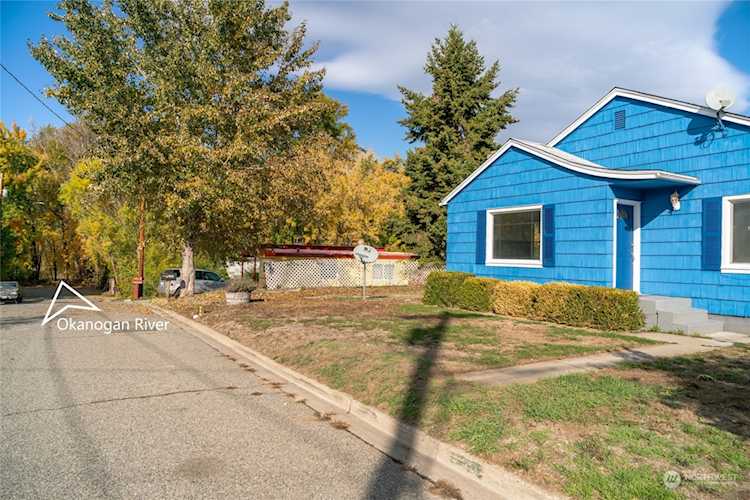 220 W Delicious St Tonasket, WA 98855