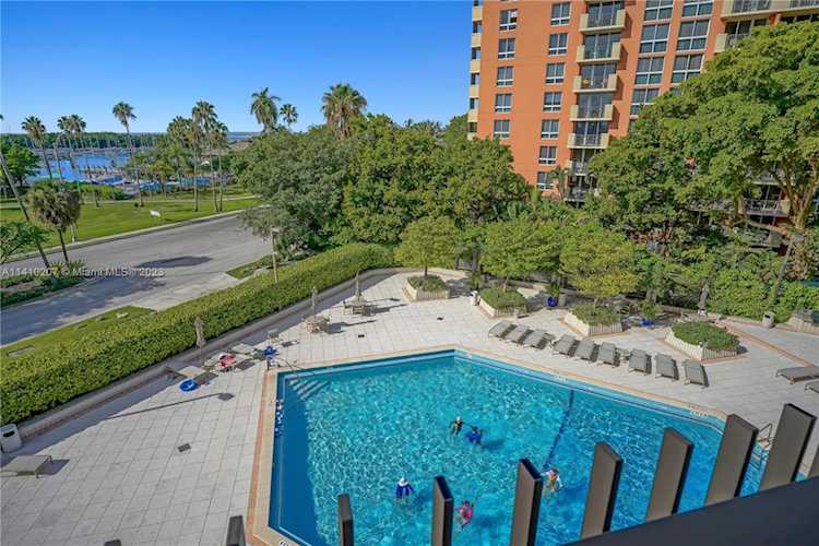 2901 S Bayshore Dr #4C Miami, FL 33133