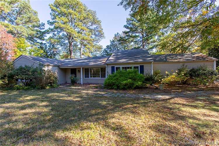 124 Paradise Point Rd Yorktown, VA 23692