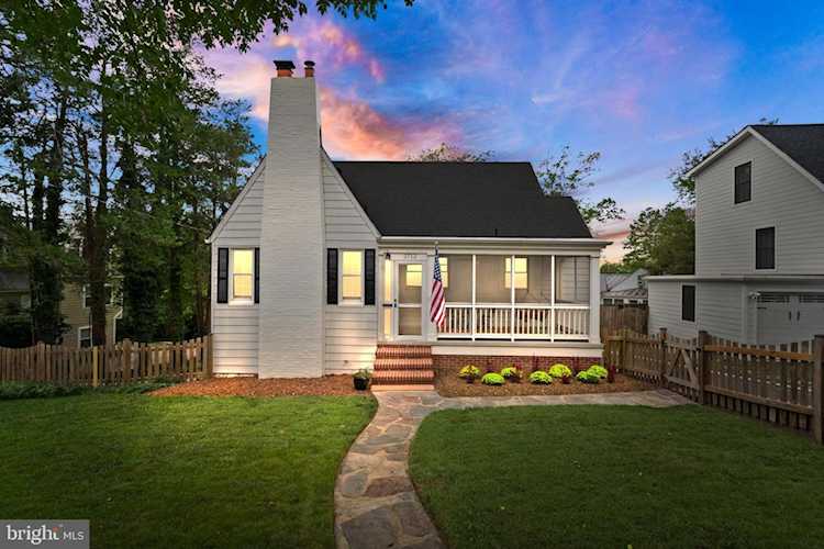 2712 S Arlington Ridge Rd Arlington, VA 22202