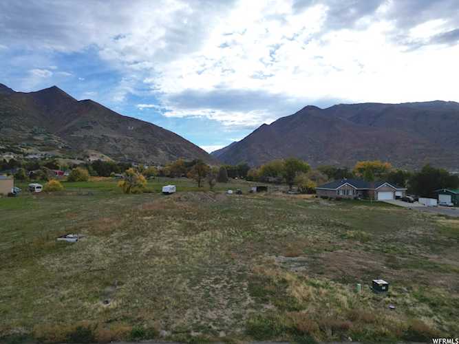 6760 S 2125 E Uintah, UT 84405