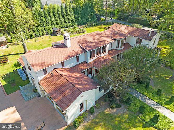 697 Miller Ave Great Falls, VA 22066