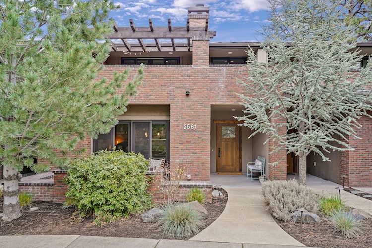 2561 NW Crossing Dr Bend, OR 97703