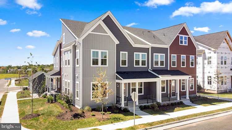 12 Red Cherry Dr #HILL Aldie, VA 20105