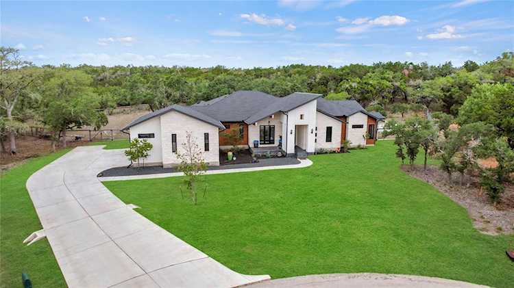 200 Quarter Horse LN Driftwood, TX 78619