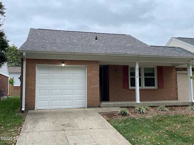 8718 Deer Point Ct Louisville, KY 40242