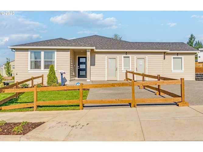 1615 W 14th AVE La Center, WA 98629