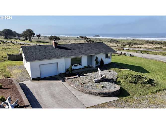 93900 Knox LN Gold Beach, OR 97444
