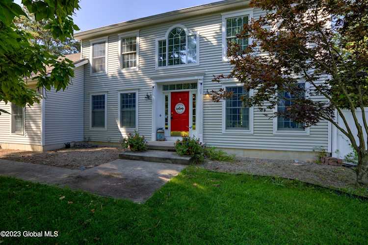 2 Brookside Dr Saratoga Springs, NY 12866
