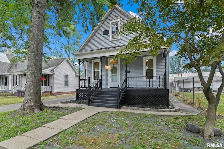 Move-in ready home for sale in Springfield, IL - $105,000 Photo 1