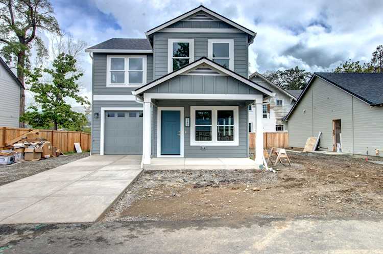 349 Dano Dr Phoenix, OR 97535