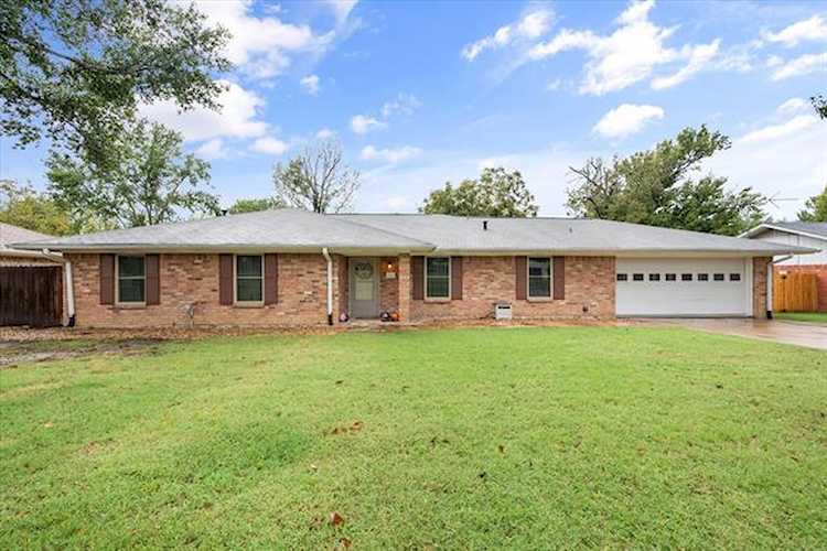 523 Peachtree Street Fairfield, TX 75840