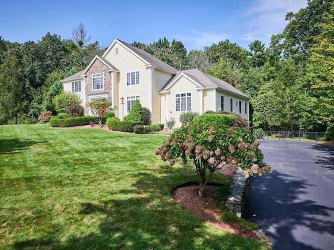 7 Jones Rd Middleton, MA 01949