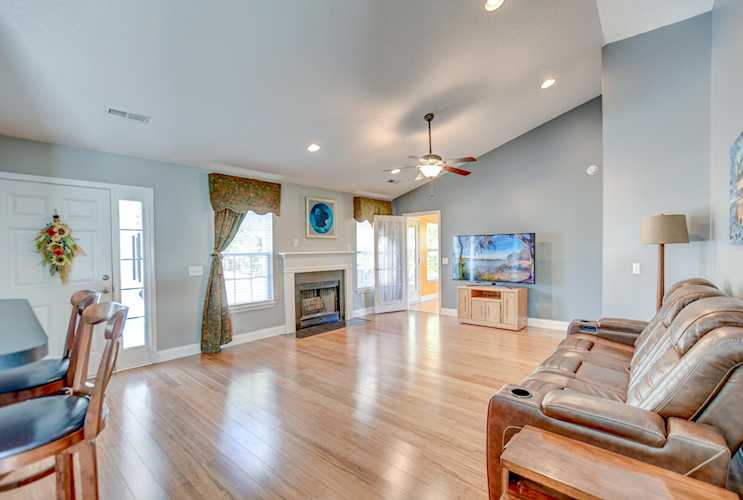 Home For Sale in Lakes Of Summerville Summerville Charleston. 102 Wyndham Drive.| Matt O’Neill Real Estate Photo 1
