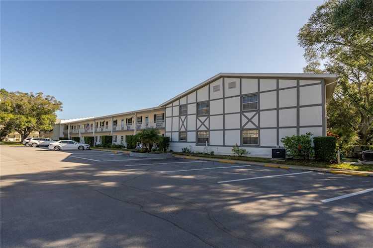 600 Glennes Ln #203 Dunedin, FL 34698