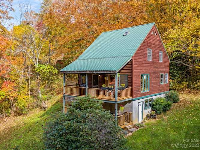 27 Benfield Rd Weaverville, NC 28787