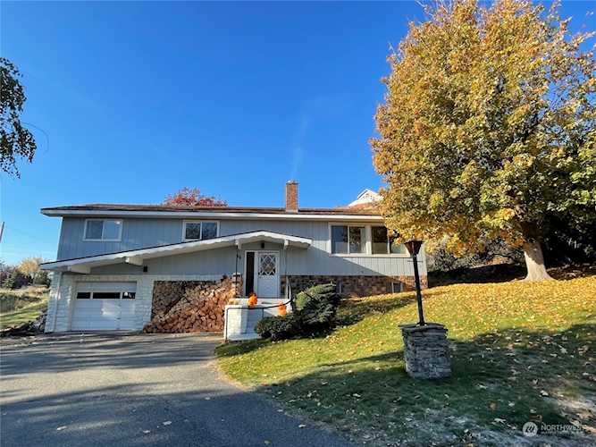 31 Jonathan Ave W Omak, WA 98841