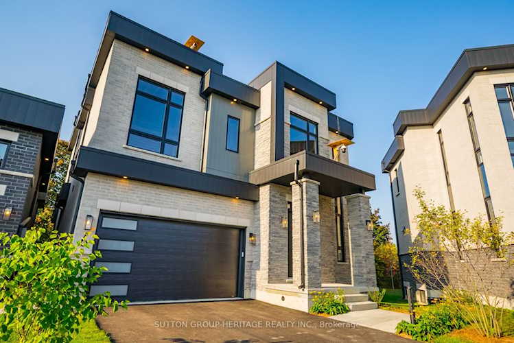 520 Rossland Rd W #6 Ajax, ON L1G 2X5