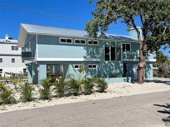 825 Tarawitt Dr Longboat Key, FL 34228