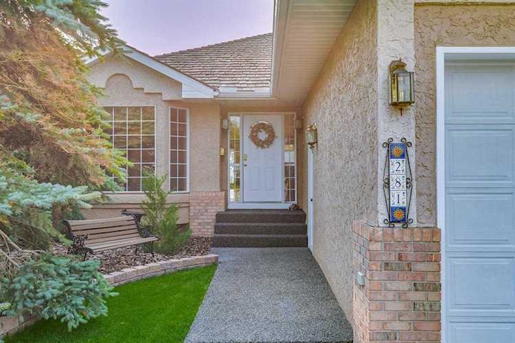 281 Lakeside Greens Crescent Chestermere, AB T1X 1C3